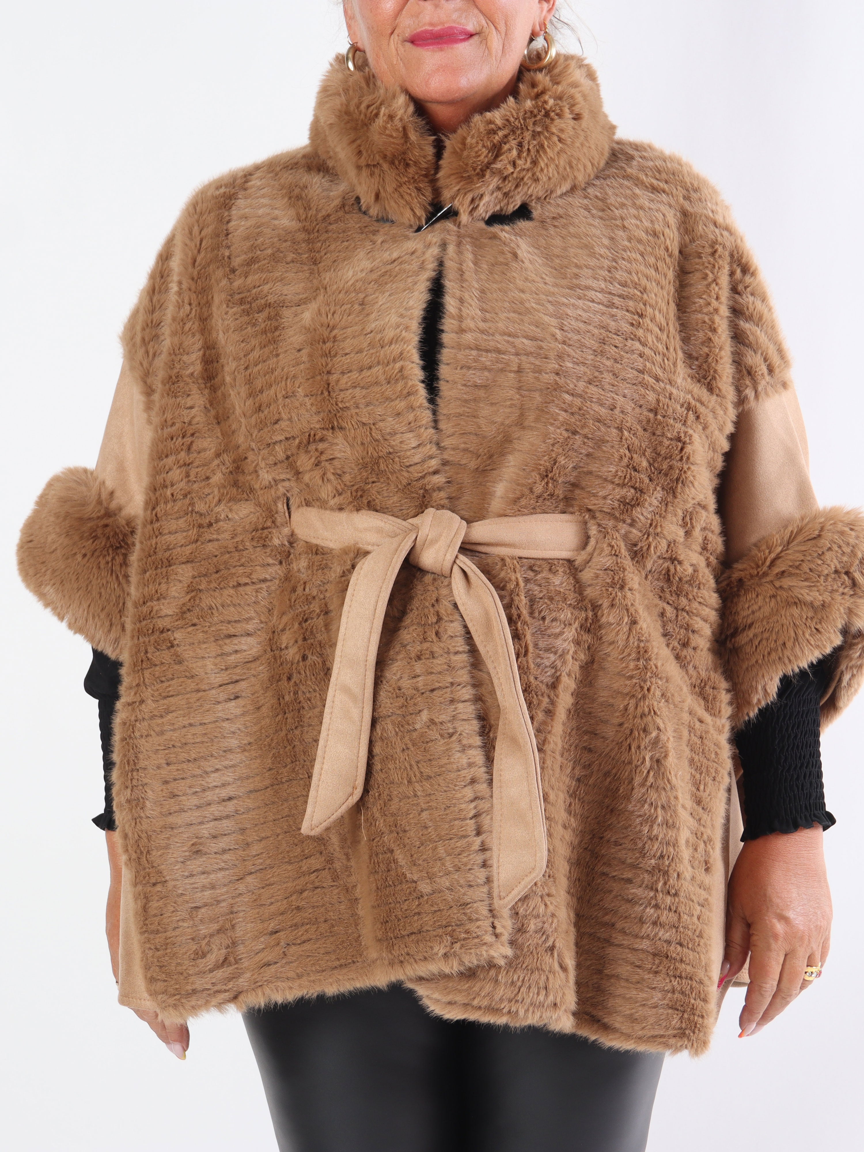 Cloud - Poncho i plusstorlek med fuskpäls